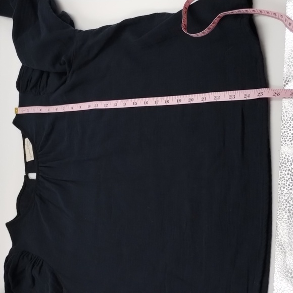 Universal Thread women's XL black gauge material puff sleeve blouse - Picture 9 of 10